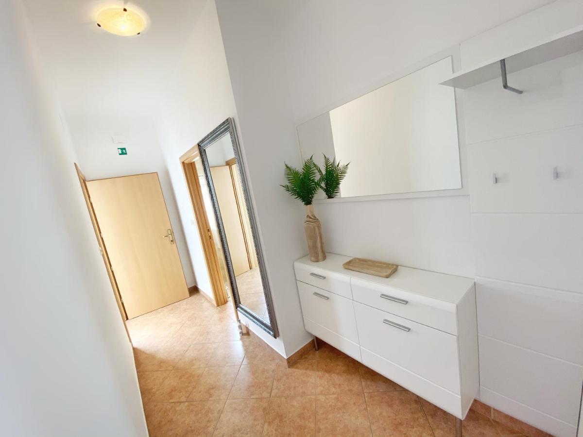 Apartments Saric บีโอกราดนาโมรู ภายนอก รูปภาพ